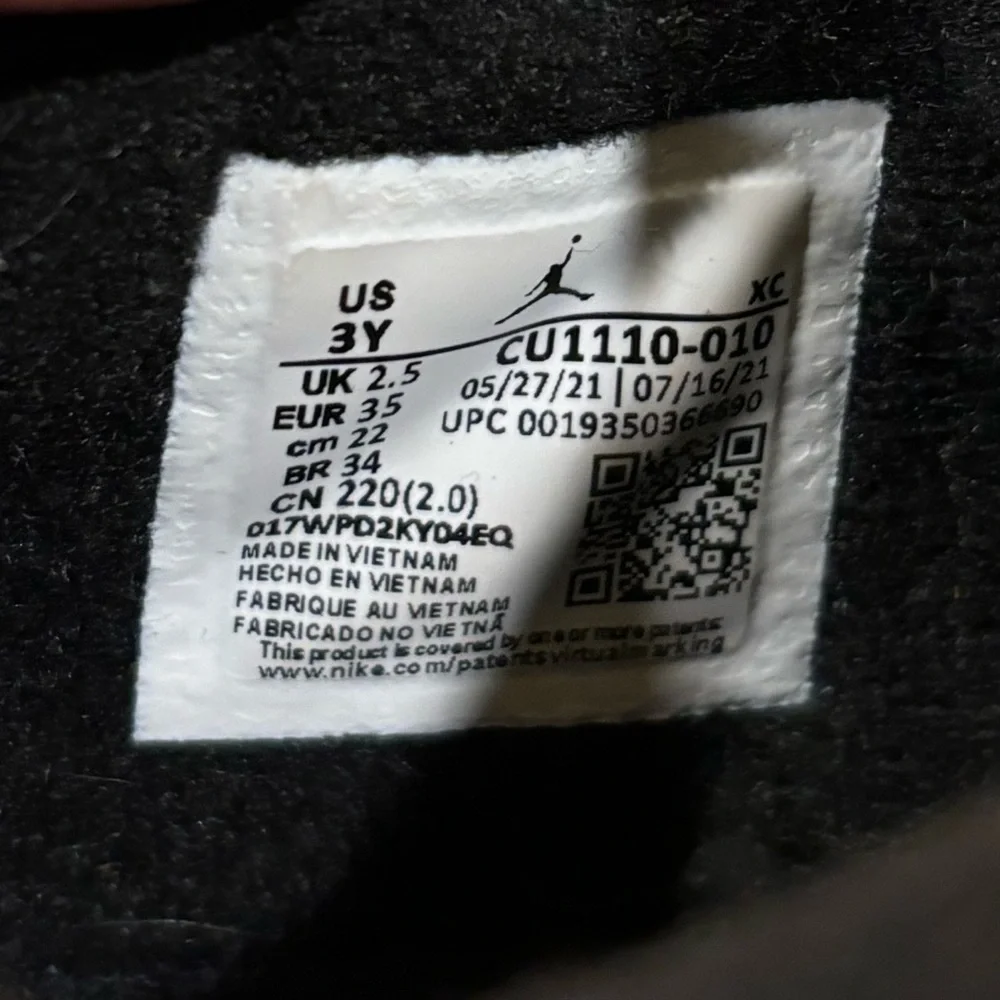 Kids Jordan 4 Black Cats - Picture 6 of 6
